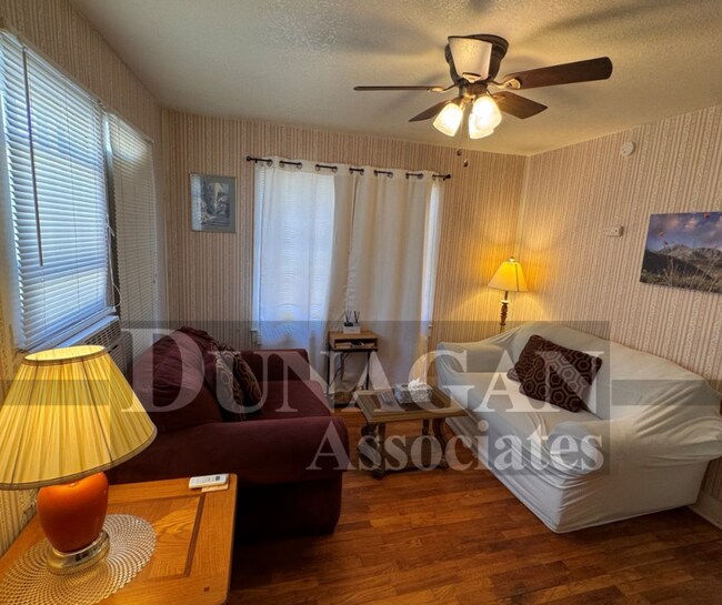 Foto del edificio - OPEN HOUSE ON 10/16 @ 2:00 ! Call us today...