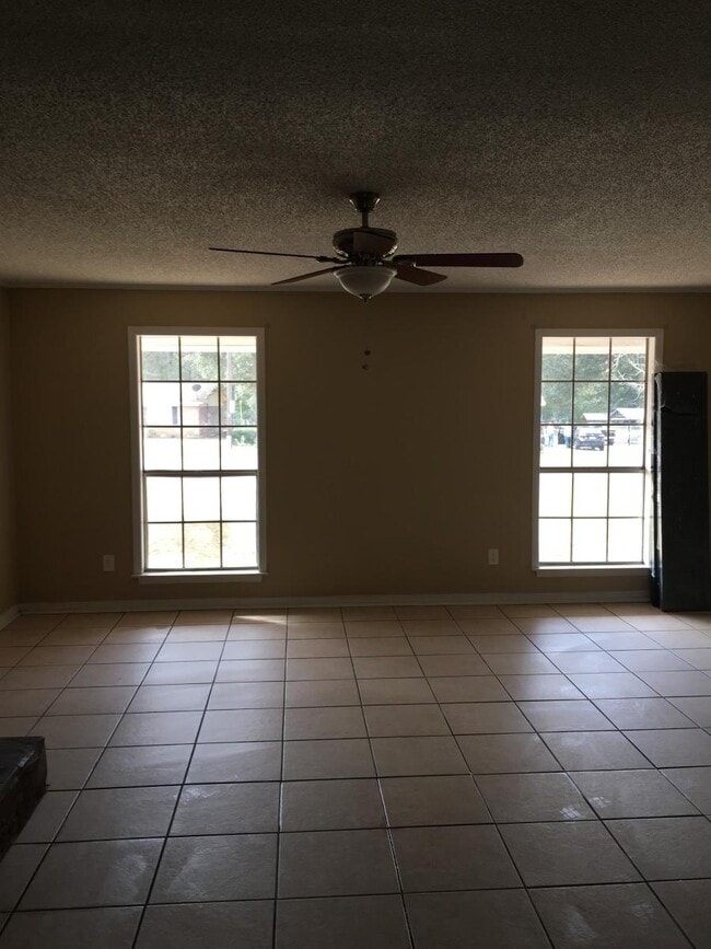 Building Photo - 1800 Ponderosa Pl
