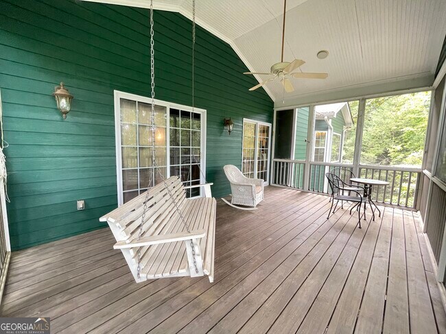 Foto del edificio - 3398 Banks Mountain Dr