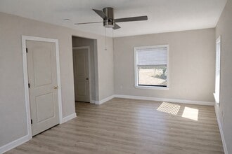 Building Photo - 5315 Bayway Dr