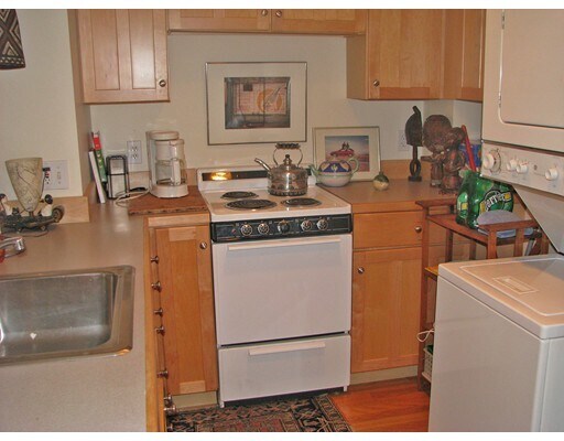 Building Photo - 5 Rocky Neck Ave