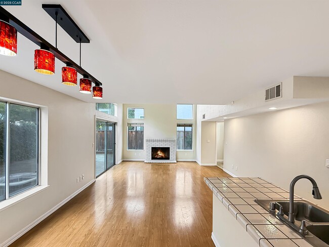 Foto del edificio - 3729 Rose Rock Cir