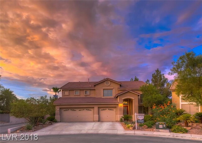 Foto del edificio - 236 Living Springs Pl