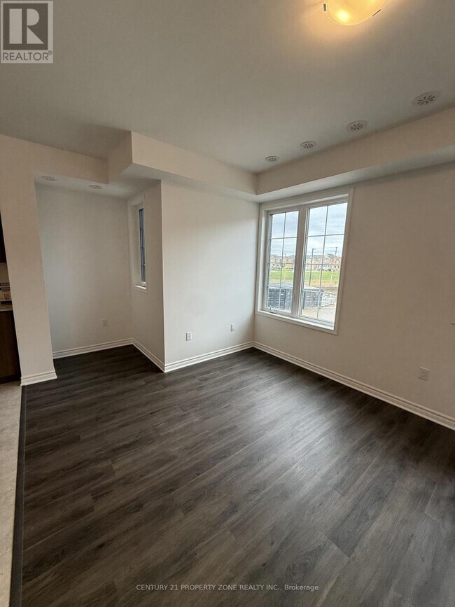 Building Photo - 64 Vimy Rdg Rd