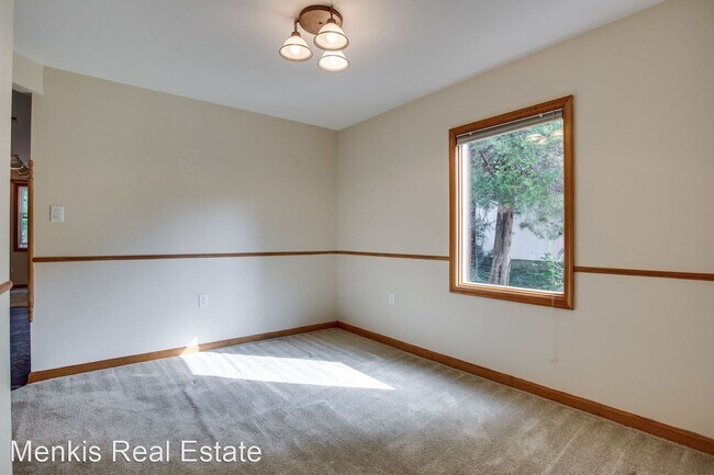 Building Photo - 3 br, 1.5 bath House - 3013 Edgewood Road