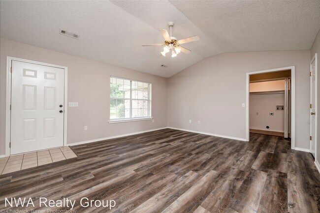 Building Photo - 3 br, 2 bath House - 501 Barker Avenue