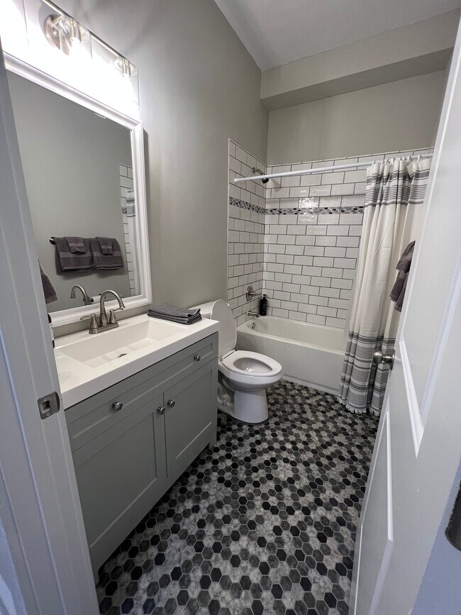 Foto del edificio - 247 Taylor Ave