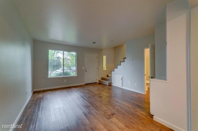 Building Photo - 1666 W N Bear Creek Dr