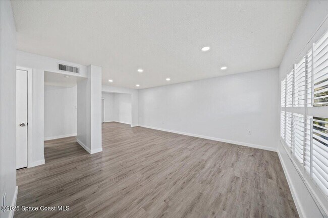 Foto del edificio - 413 Blue Jay Ln