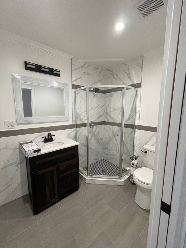 Bathroom - 6718 Belmar Ave