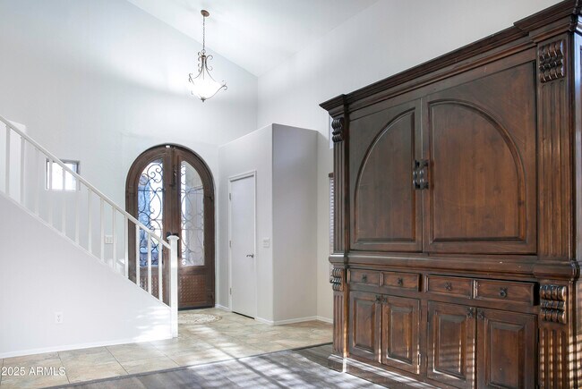 Foto del edificio - 42275 W Calle St