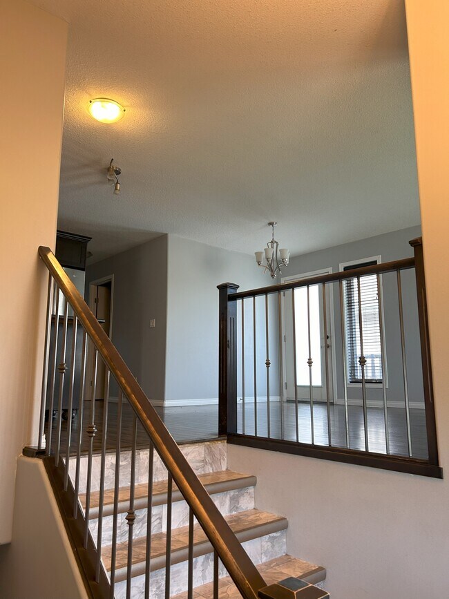 Photo du bâtiment - 655 Hampton Cir