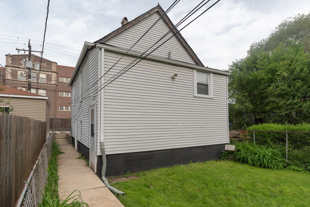 Primary Photo - 1722 N Kimball Ave