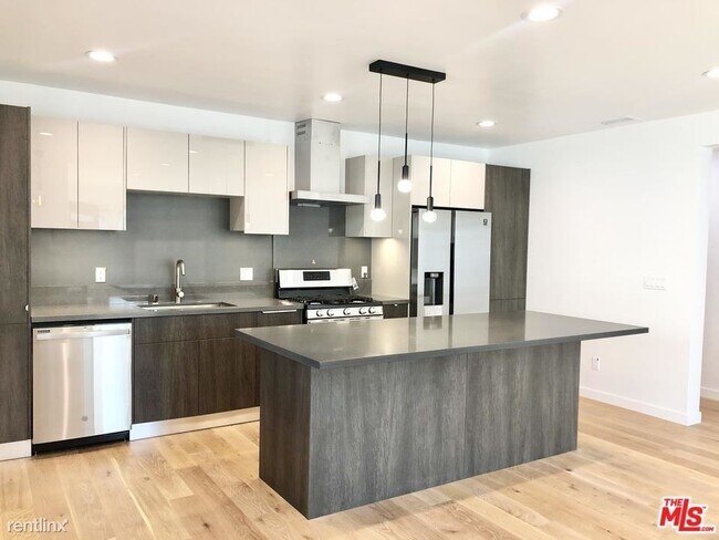 Foto del edificio - 3 br, 2.5 bath Condo - 676 Las Lomas Ave