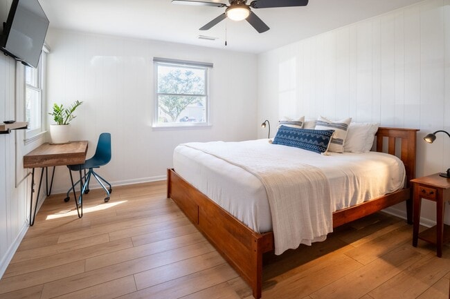 Building Photo - BEACH HOME NOW AVAILABLE FOR OFF-SEASON MONTHLY RENTAL