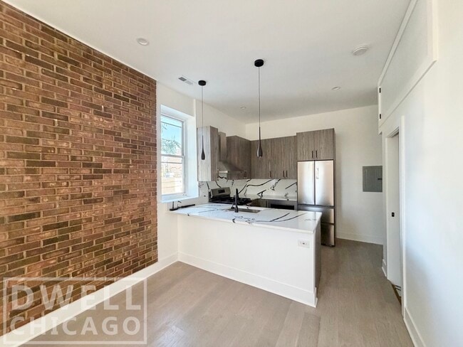 Building Photo - 1236 W Hubbard St