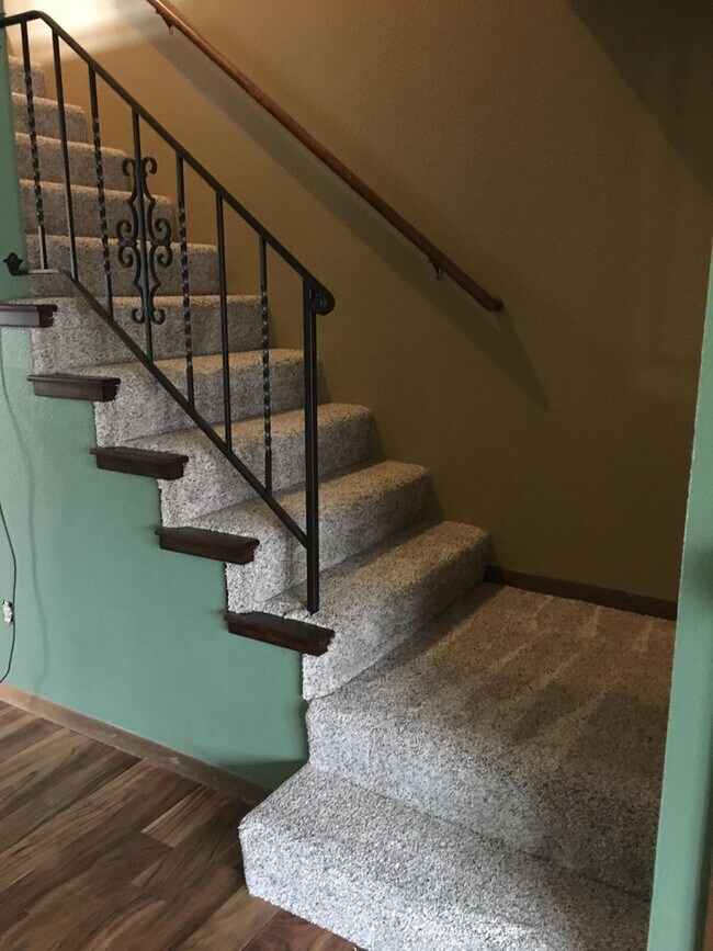 Foto del edificio - Beautifully updated two bedroom townhouse, close to the hospital!