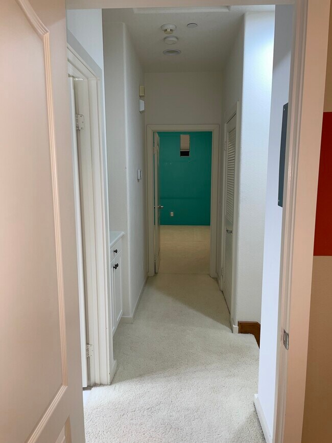 Building Photo - 5410 W 149th Plz