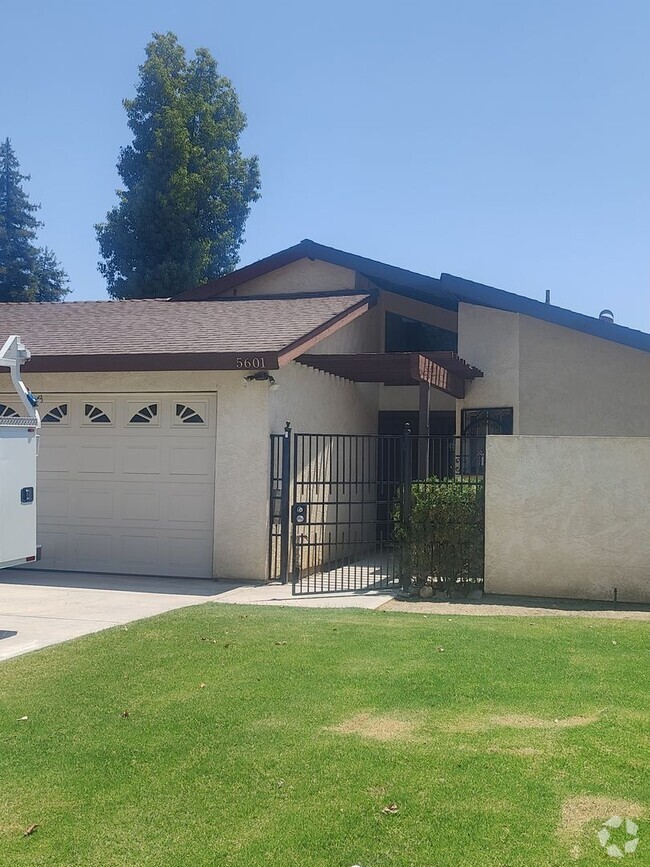 Building Photo - 5601 Arbor Ct