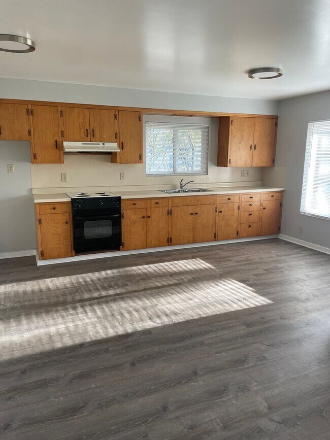 2 br, 1 bath House 8001 Pinecrest Dr. House for Rent in Redwood