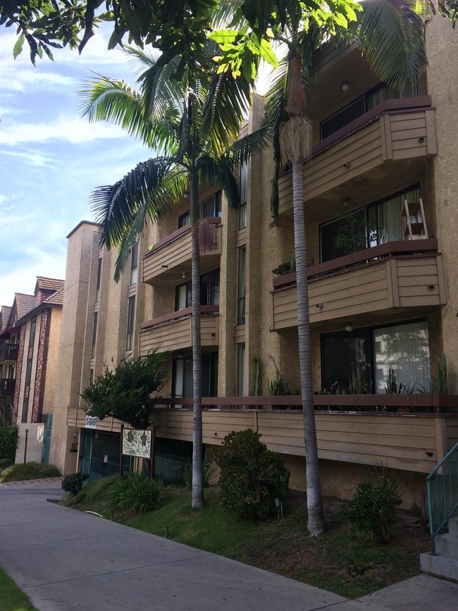 Building Photo - 515 S La Fayette Park Pl