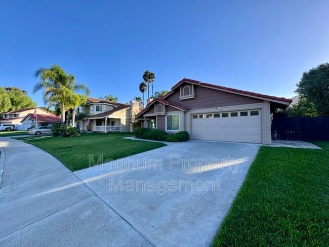 Building Photo - 45627 Clubhouse Dr