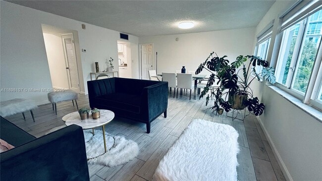 Foto del edificio - 9971 W Bay Harbor Dr