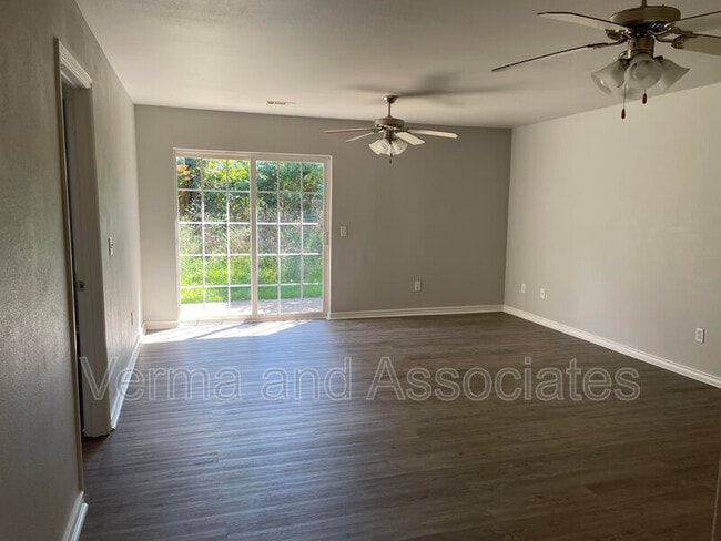 Building Photo - 281 Graystone Cir