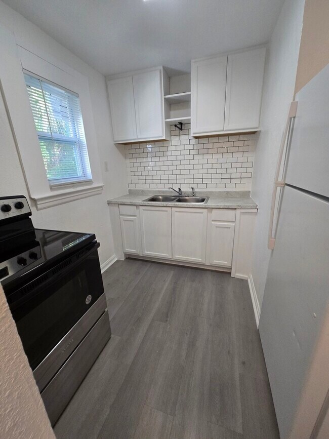 Foto del edificio - 336 W 18th St