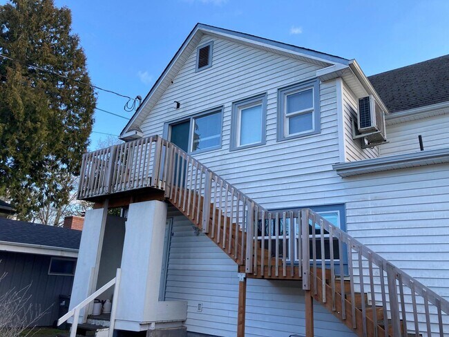 Building Photo - 3 br, 1 bath House - 777 W 10th Ave  B