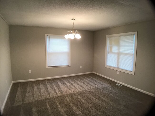Building Photo - 3212 Howland Dr