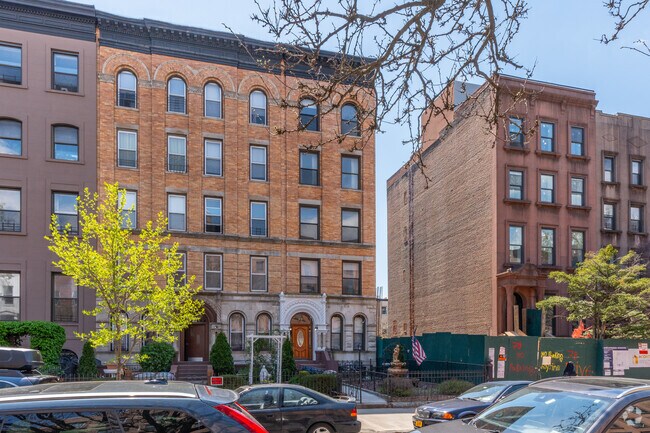 Building Photo - 84 1st Pl