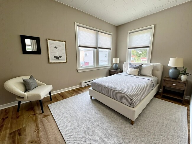 Building Photo - 3 Bedroom 1 Bathroom in York with Sunroom,...