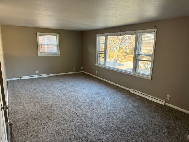 Foto del edificio - 8039-8041 W Beckett Ave