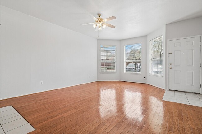 Foto del edificio - 3805 Brandon Park Dr