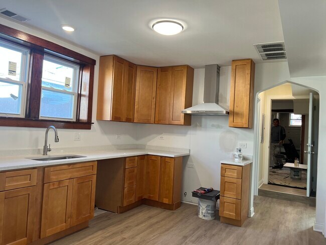 Building Photo - 5433 S Millard Ave