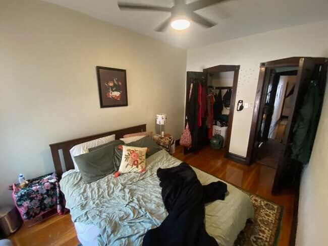 Foto del edificio - 5403 S Harper Ave