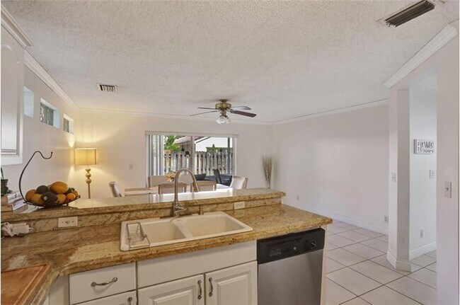Foto del edificio - 3385 Seabreeze Ln