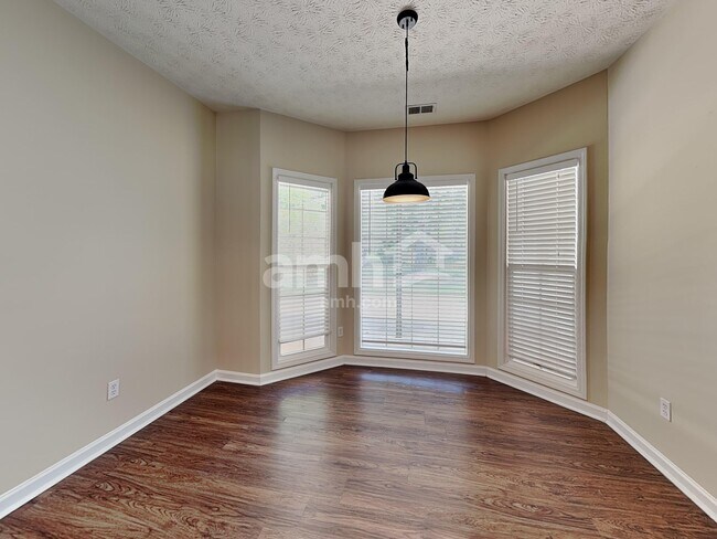 Foto del edificio - 136 Spring Meadows Ave