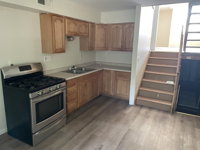 Foto del edificio - "Spacious 4-Bed Condo with 1.5 Baths at 90...