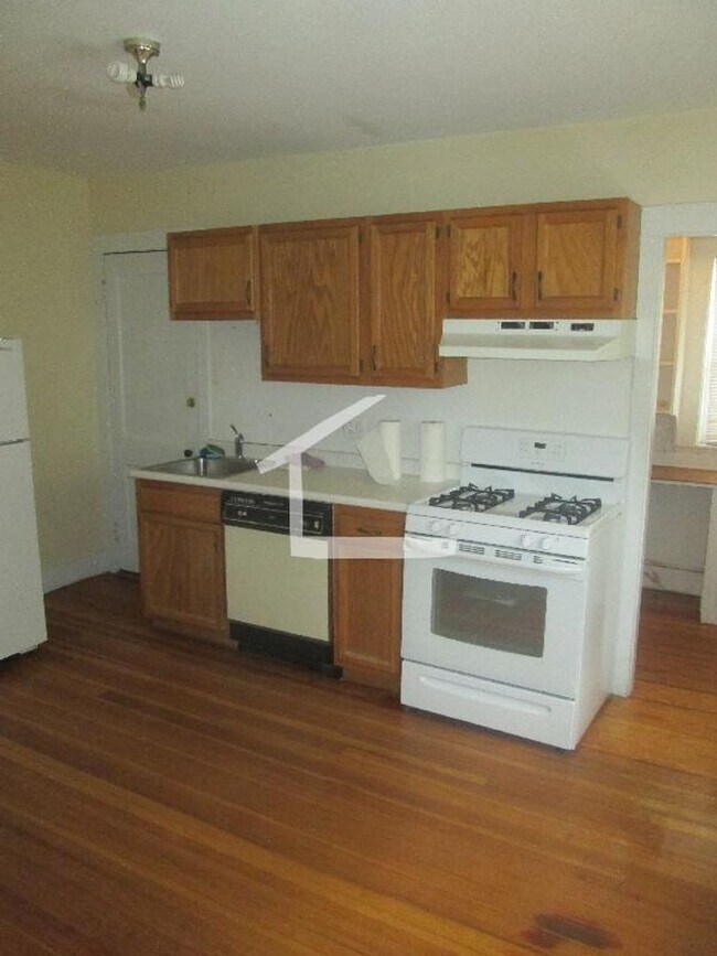 Foto del edificio - 9/1 No Fee! Spacious 3BR near Oak Sq, BC, w/d in unit!