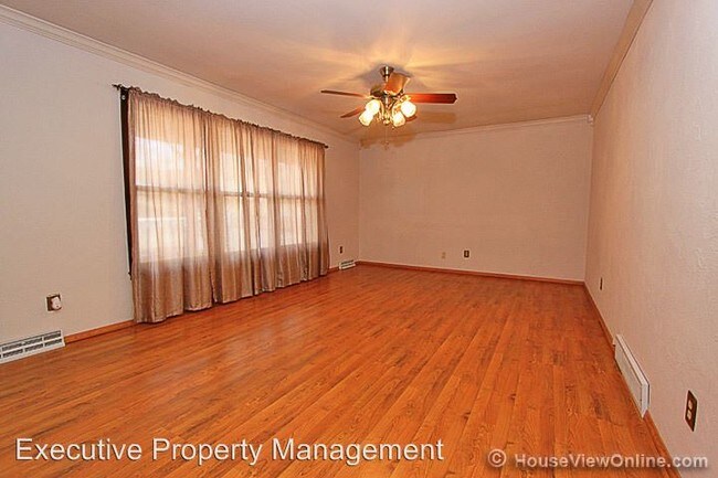 Foto del edificio - 3 br, 2 bath House - 1921 Huntington