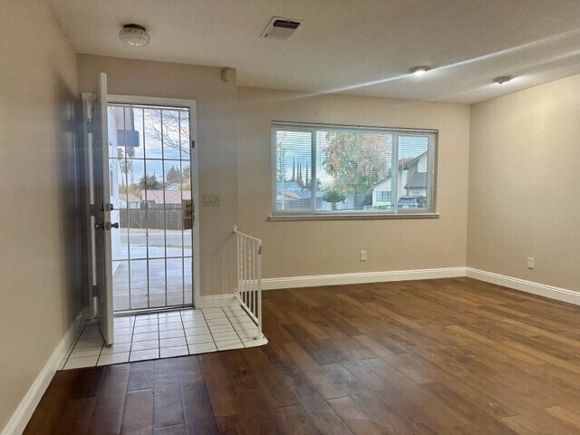 Foto del edificio - Beautifully Updated 4-Bedroom Home