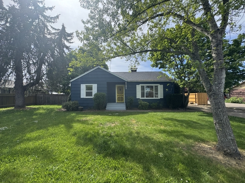 Primary Photo - 2782 Stark St