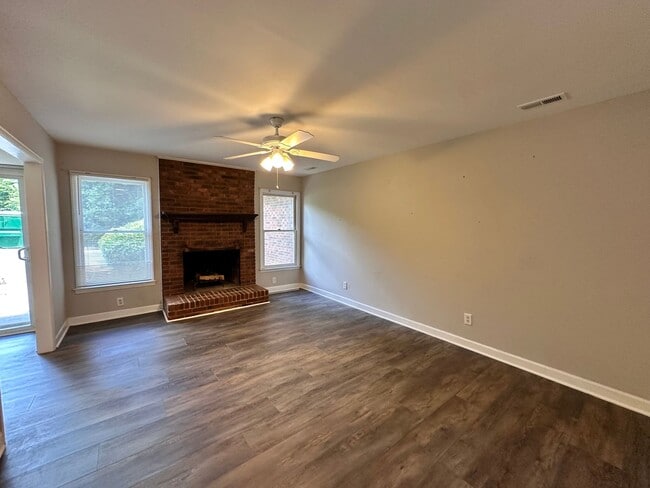 Building Photo - Exclusively Offered By Muse Realty Rentals...
