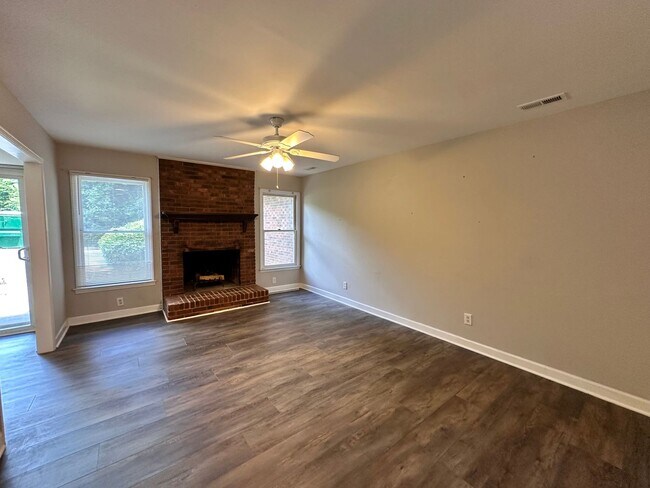 Foto del edificio - Exclusively Offered By Muse Realty Rentals...