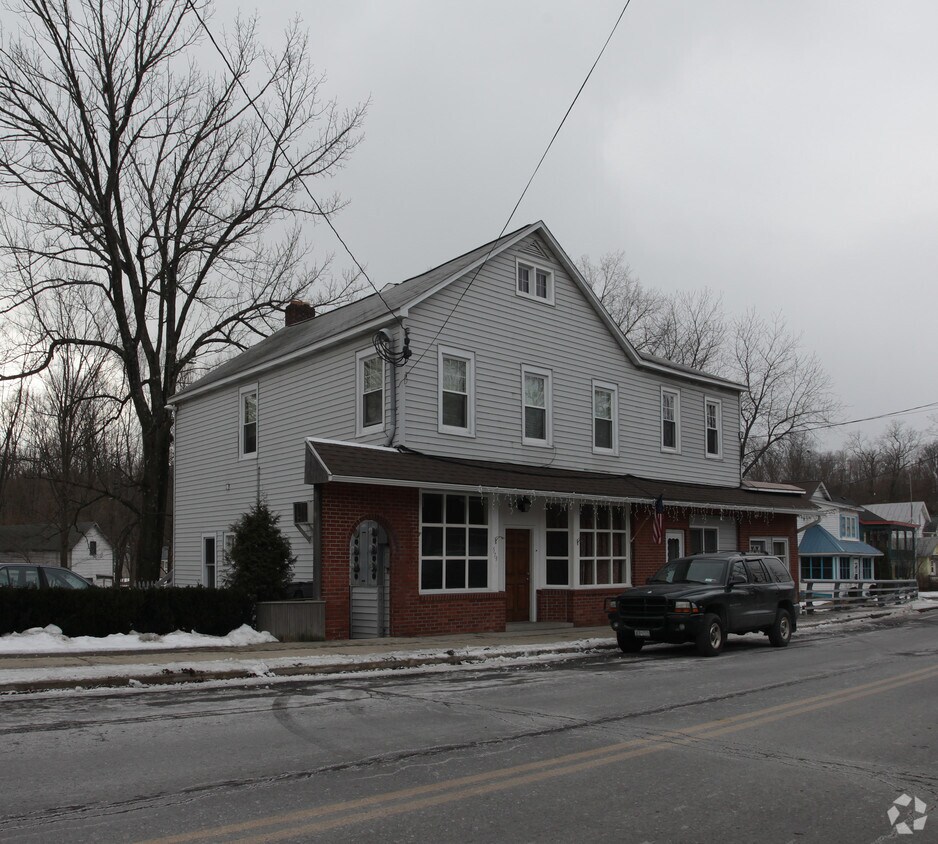 579 Main St, Cairo, NY 12413 Apartments in Cairo, NY