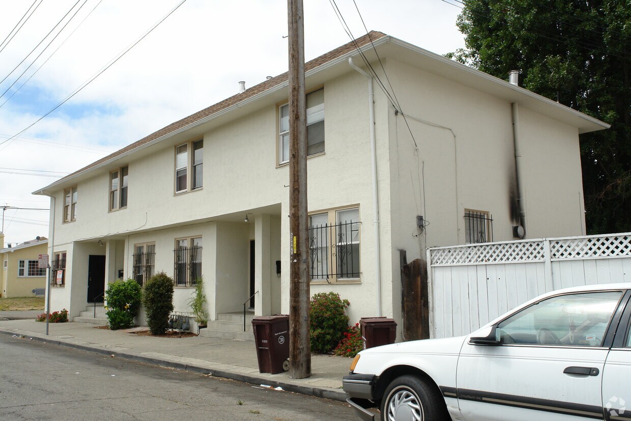 Building Photo - 5753-5759 Los Angeles St