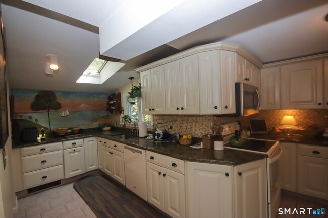 Building Photo - 23 Saunders Dr