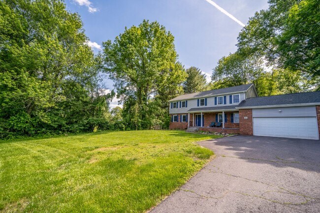 Building Photo - Presenting a breathtaking 5-bedroom home w...